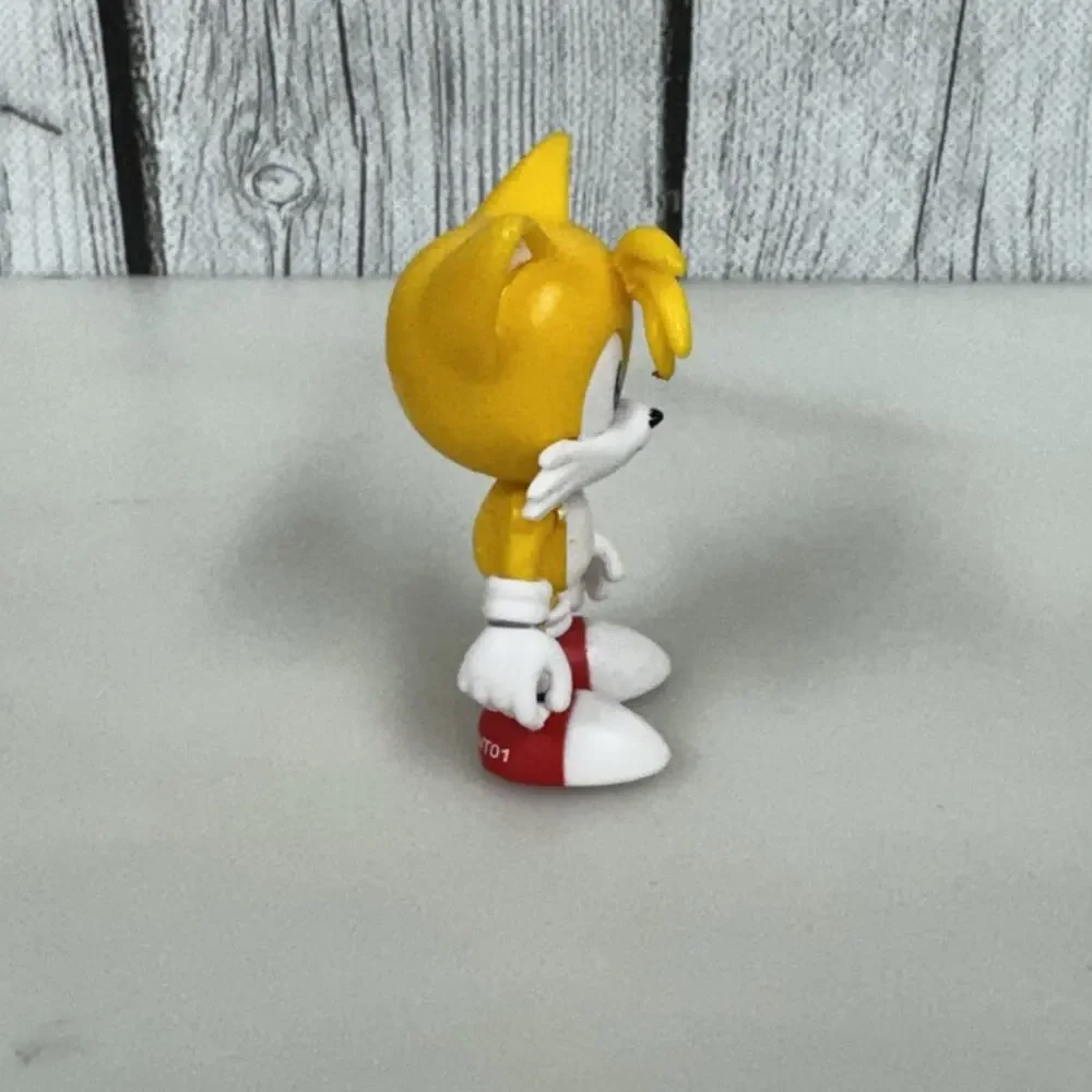 2 SEGA Jakks Sonic The Hedgehog Knuckles Tails Action Figure 2.5